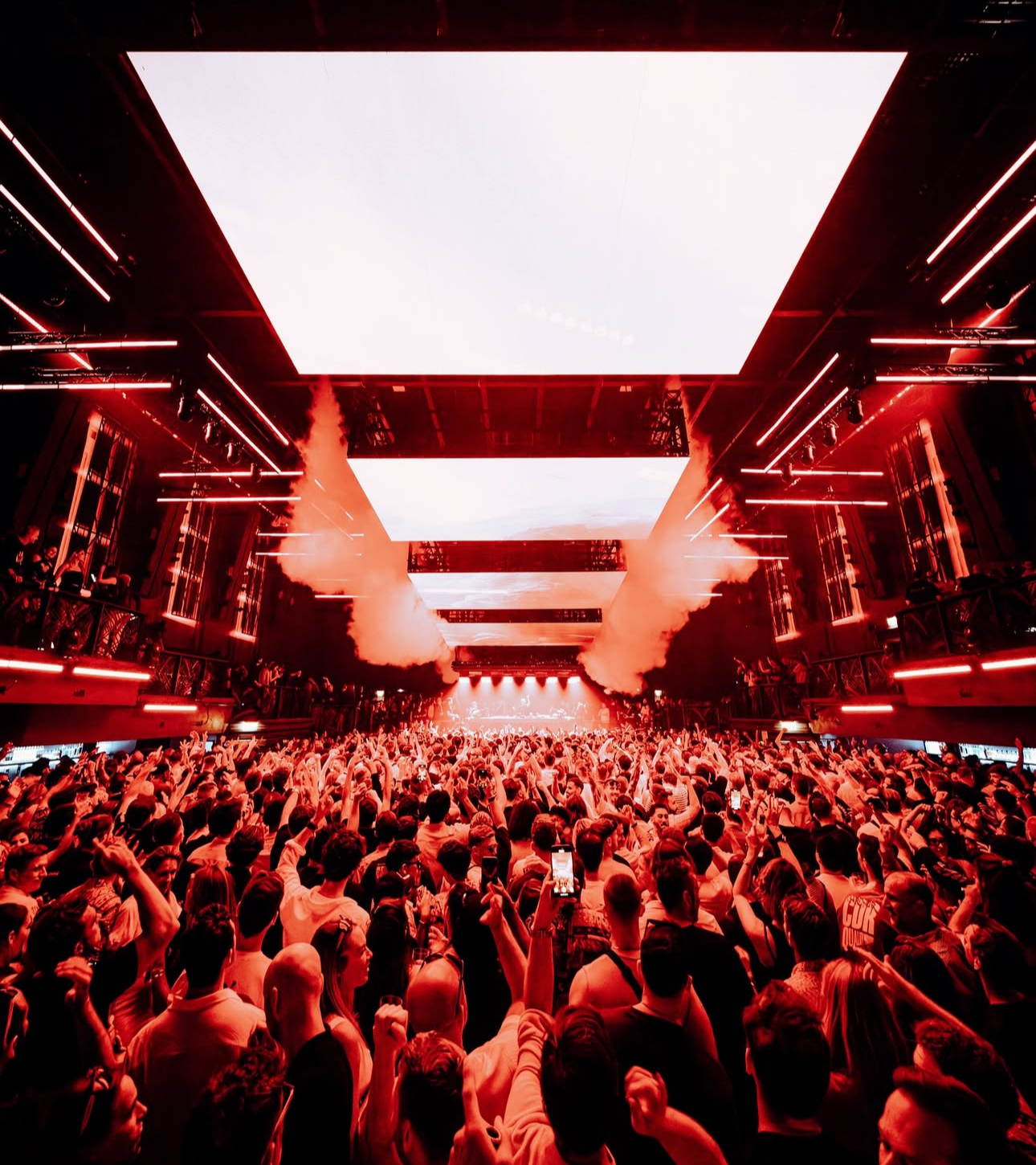 UNVRS - OPENING RED SMOKE AND LIGHTS
